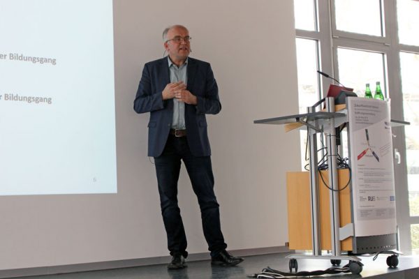 Christoph Dicke während seiner Präsentation bei der Zukunftswerkstatt 2019