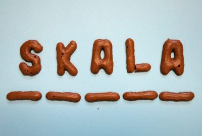 Buchstaben Kekse die das Wort SkaLa ergeben