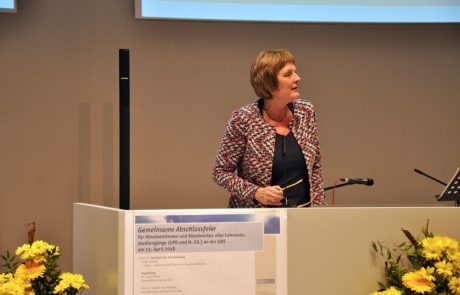 Ursula Mensel, die Leiterin des ZfsL Krefeld