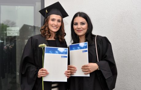 Absolventinnen bei der Abschlussfeier April 2018