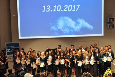 Absolventinnen und Absolventen bei der Abschlussfeier im Oktober 2017